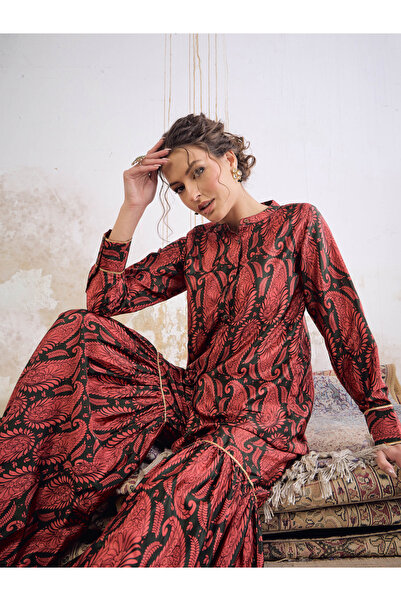 Uptownie By Styli طقم بلوزة من قماش الكريب إميرالد كاستوري بأزرار أمامية مع ب...