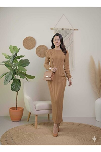 SAYZEN Basic Ruched Detail Midi Knit Dress