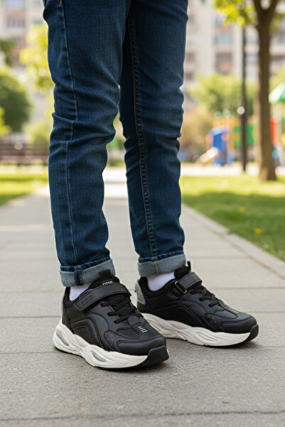 Cool Black and White Velcro Lightweight Boys' Sports Shoes Toti Skin F