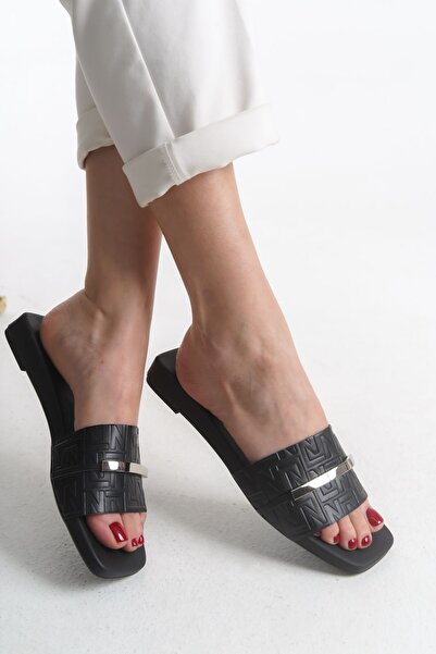 FEMME شبشب نسائي يومي من Freya بكعب مسطح ونعل مرن