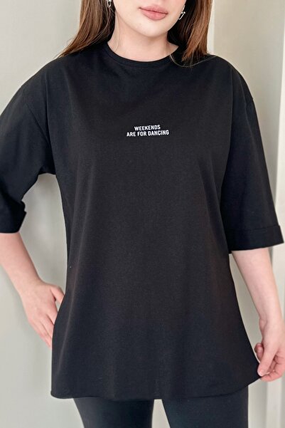 Kombinazon Weekends Weekends Written Black T-Shirt