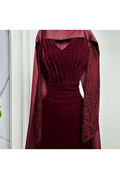 Nice Model A burgundy velvet evening dress with lace sleeves and a luxurious velvet cape.