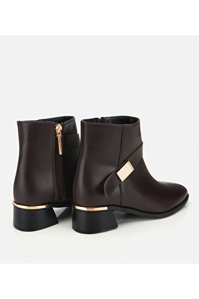 Hotiç Kadın Kahverengi Metal Detaylı Bilekte Düz Bot