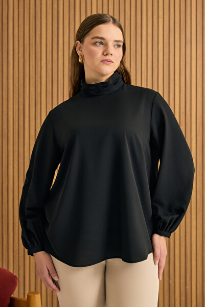 Aker Yakası Büzgü Detaylı Bluz
