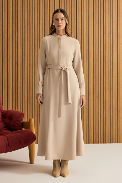 Aker Hakim Yaka Dökümlü Elbise