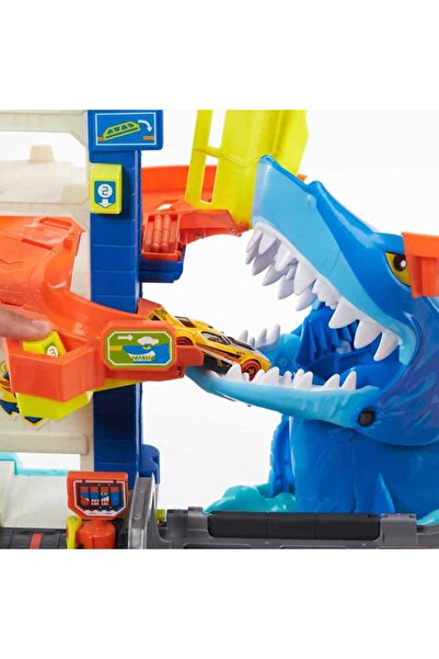 HOT WHEELS Köpek Balığından Kaçış Oyun Seti HDP06
