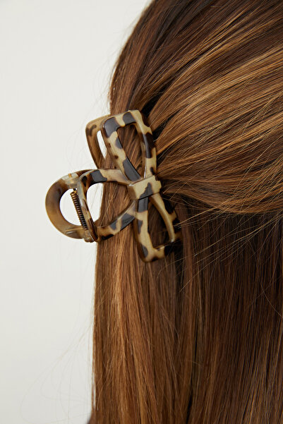 Fulla Moda Leopard Patterned Bow Tie Buckle