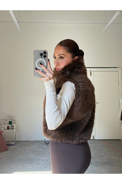 Gallogi Dik Yaka Cep ve Astarlı Kısa Kürk Yelek