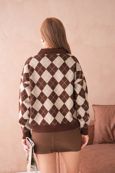 Miss Allos Women's Buttoned Front and Collared Diamond Patterned Knit Sweater