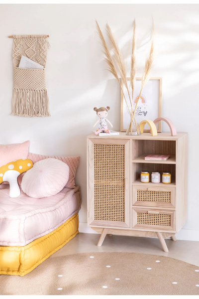 Simy Doğal Ahşap & Rattan Bebek Odası Dolabı – Çok Amaçlı Saklama Ünitesi