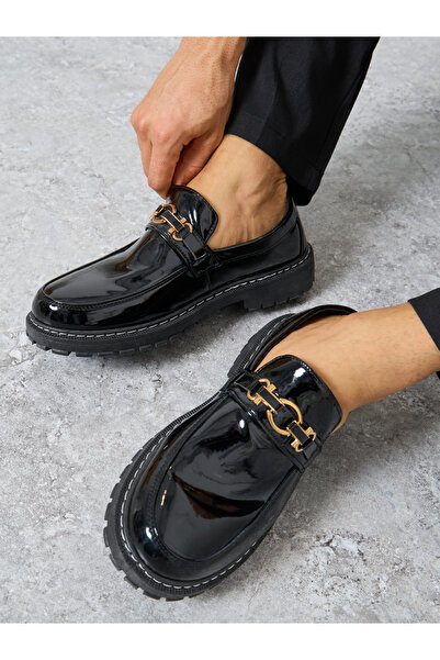 Styli Men Patent Buckle Decor Loafers