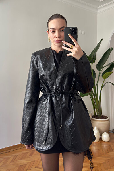 MAGARDE سترة جلدية فاخرة ذات نمط مربعات - أسود