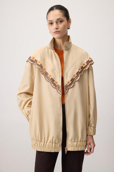 Touché Privé Embroidered Raincoat
