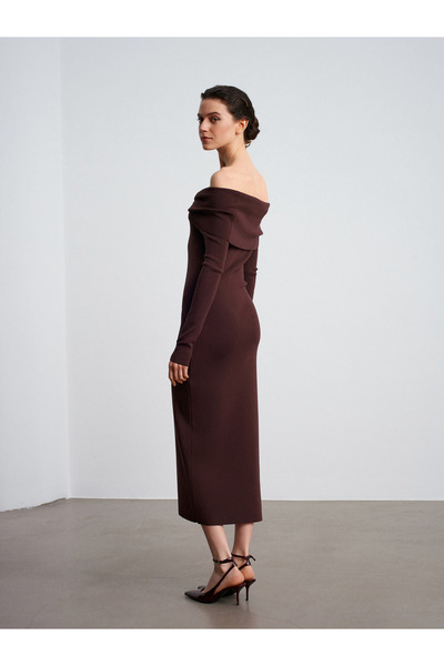 Dilvin 90261 Πλεκτό φόρεμα με λεπτομέρεια φιόγκου με ανοιχτό ώμο-Καφέ