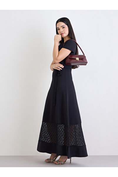 Styli فستان ماكسي أسود بقصة A مع حزام