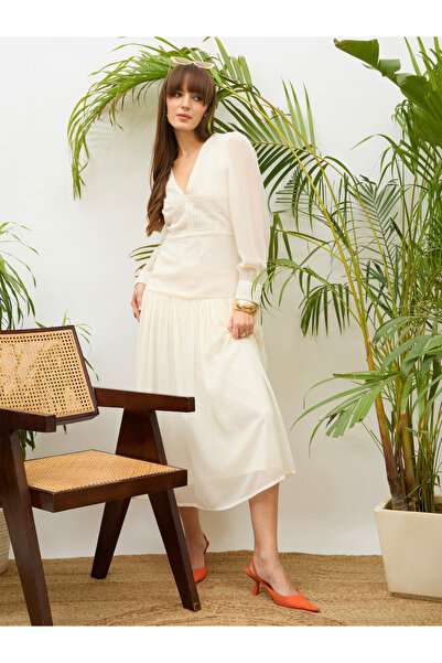 Sassafras By Styli Off-White V-Neck Lace Detail Midi Dress