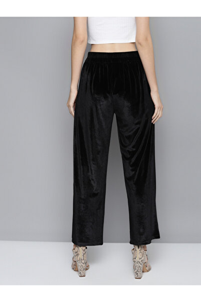 Sassafras By Styli Women Black Solid Velvet Straight Pants