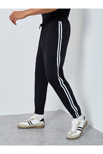 Styli بنطال رياضي مخطط باللون الأسود للرجال