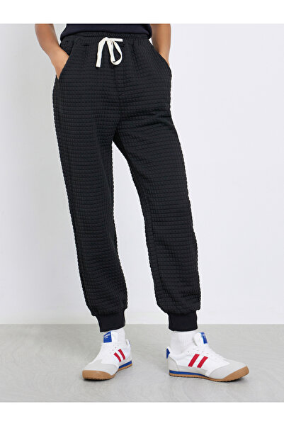 Styli Women Black Textured Loose Fit Cuffed Joggers