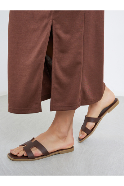 Styli صندل مسطح نسائي بني فاتح بجزء علوي H