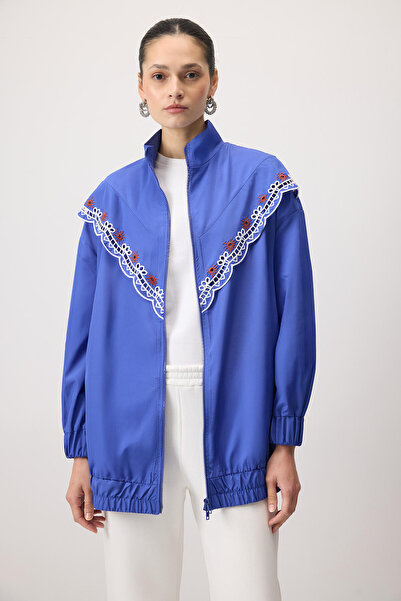 Touché Privé Embroidered Raincoat