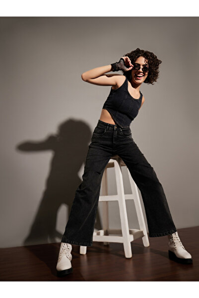 Sassafras By Styli Women Black High Rise Washed Straight Jeans with Knee Slit