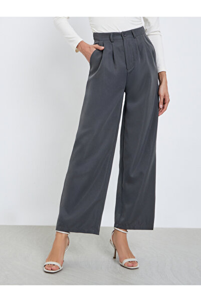 Styli Women Grey Solid Pleated Wide Leg Pants