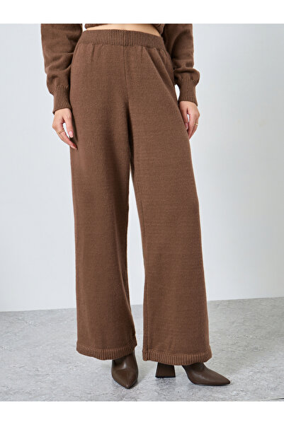 Styli Women Brown Plain Flat Knit Wide Leg Pants