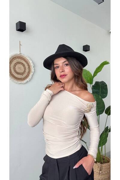 FOORS Bluză Sandy cu detaliu cu șnur și cataramă aurie