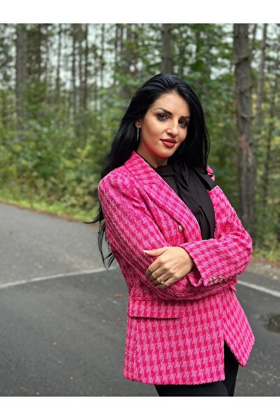 fara marca Pink tweed jacket with gold buttons