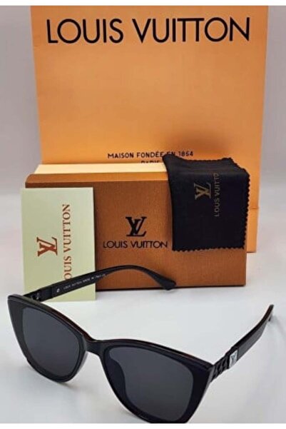 Louis Vuitton glasses with accessories
