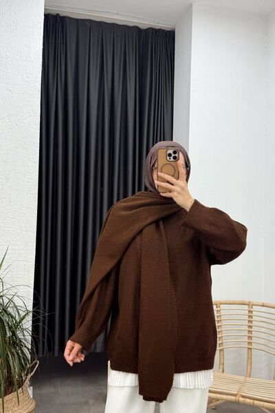 Kübra Aydıns Atkılı Triko Kazak