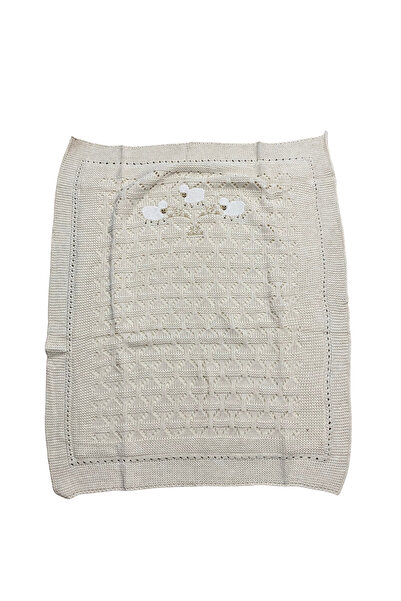 OEM Knitted baby blanket made of cotton with 3D lambs pattern and hand-finished edges