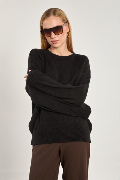 BARRELS AND OIL Women's Crew Neck Oversized Sweater - Black