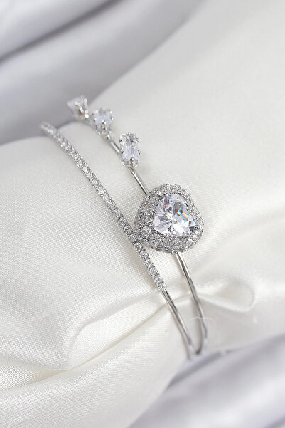 Clariss سوار نسائي من النحاس مرصع بحجر الزركون على شكل قلب باللون الفضي