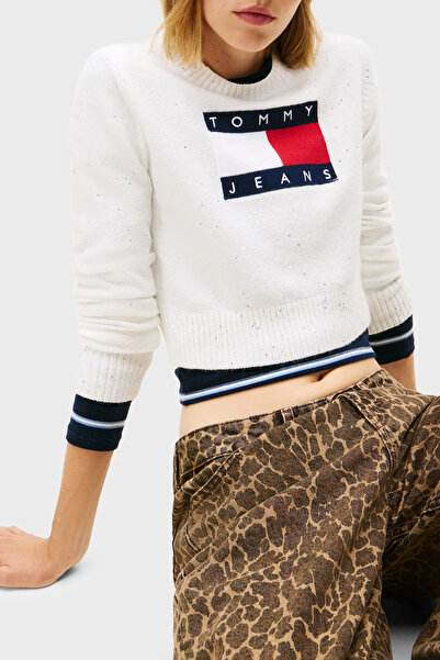 Tommy Jeans Pamuk Karışımlı Slim Fit Bisiklet Yaka Pul Detaylı Kazak KAZAK DW0DW21690 YBH