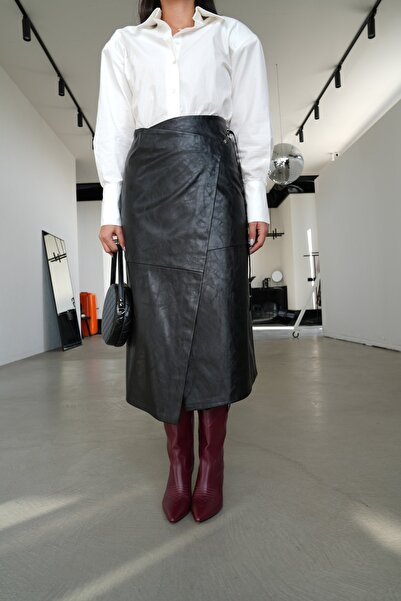 Özge Özgenç Leather Skirt with Slit Belt Detail at the Front