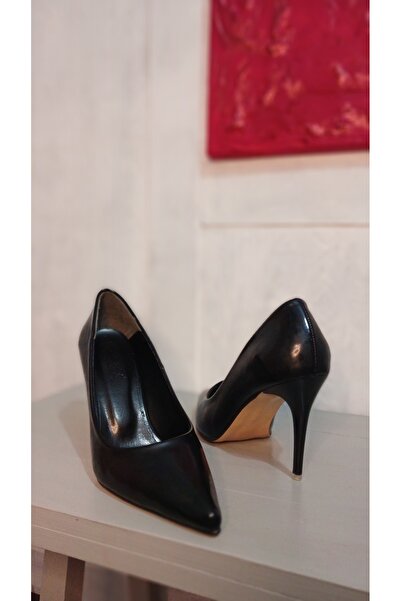 Artemis&Co Kadın Siyah Rugan 8cm Ince Şeffaf Kapak Topuklu Stiletto Ayakkabı