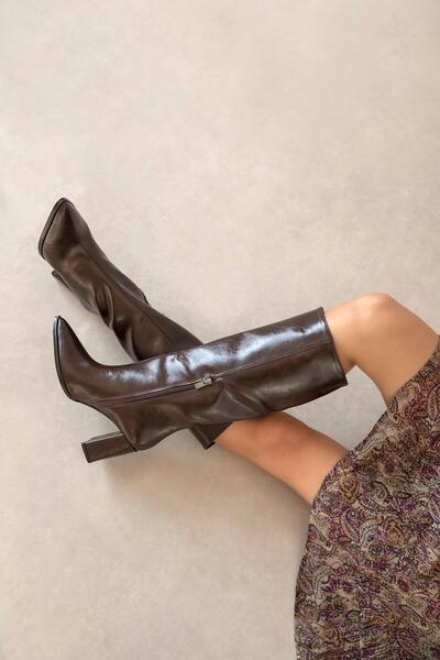 STRASWANS Nicola Women's Pointed Toe Wrinkled Leather Boots Brown