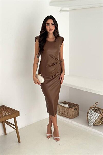 Neşeli Butik kadın drapeli kolsuz midi boy deri elbise NBK4378