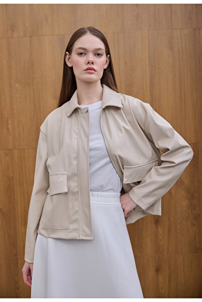 Birgül Bektaş Δερμάτινο μπουφάν με λεπτομέρεια από πέτρα