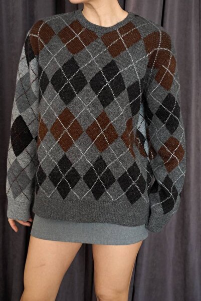 inmuse سترة تريكو قصة فضفاضة ذات ياقة دائرية بنمط البقلاوة باللون الرمادي وال...