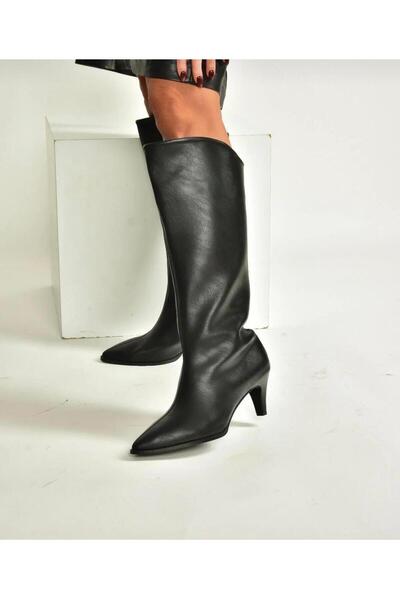 Pine Cone BLACK BOOTS