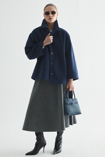 Zeyyen KAŞMİR DOKULU KEMİK DÜĞMELİ KISA KABAN LACİVERT