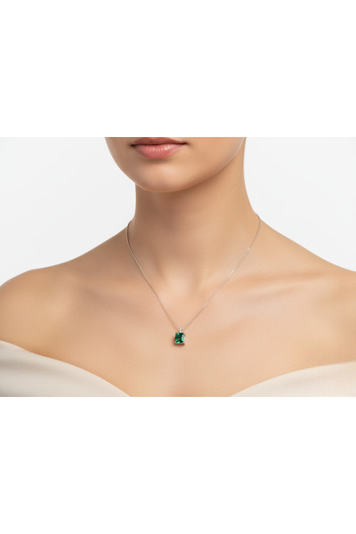 LUNEVORA قلادة أنيقة من الفولاذ المقاوم للصدأ للنساء مع حجر أخضر