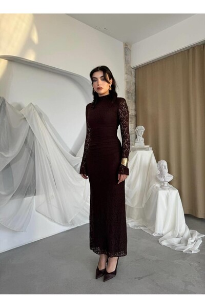 Julidress Καφέ βάτα τεμάχια ψηλός λαιμός Φόρεμα με δαντέλα με μακρύ μήκος Premium