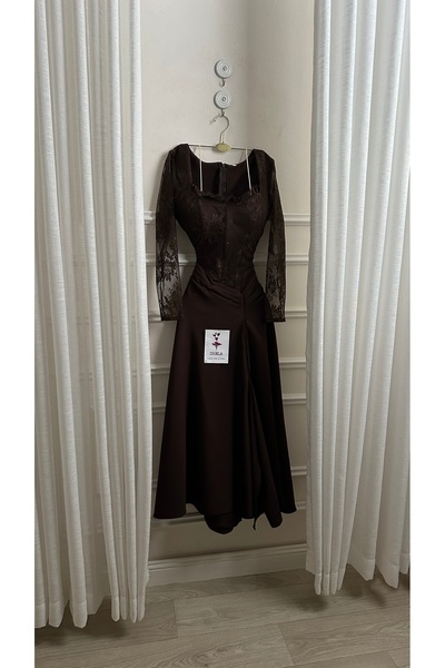 Onila Elegant and luxurious dark brown evening dress with sequins