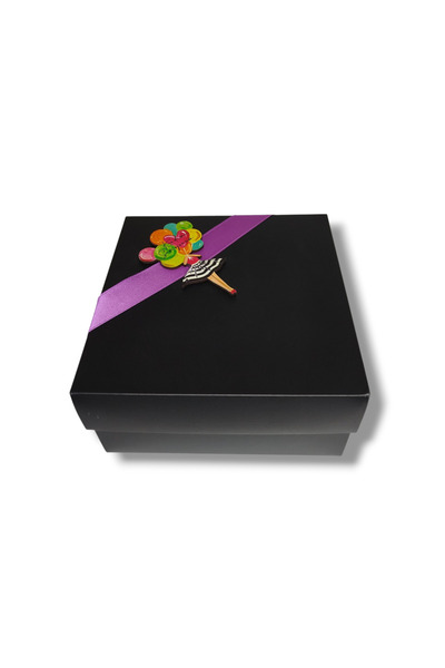 STE Siyah Renk Süslenmiş Hediye Kutusu 20x20x10 cm - Süslü