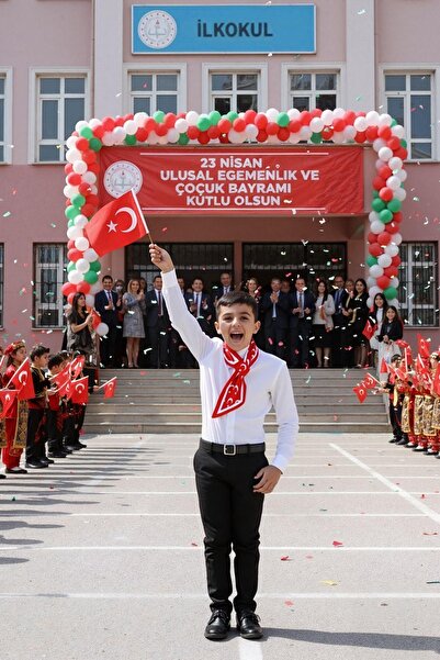 Walkenzo Children's Scarf in Tie Form with Turkish Flag Pattern