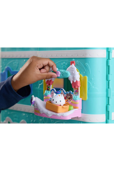 Gabby's Dollhouse The Movie Sweet Treats Balcony Set with Cakey Cat Figure and Accessories